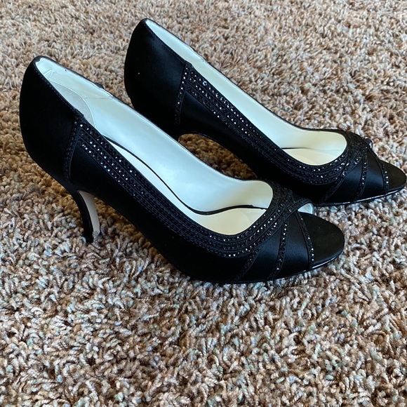 Michelangelo size 7: Black sequence detailed pumps - Picture 2 of 7